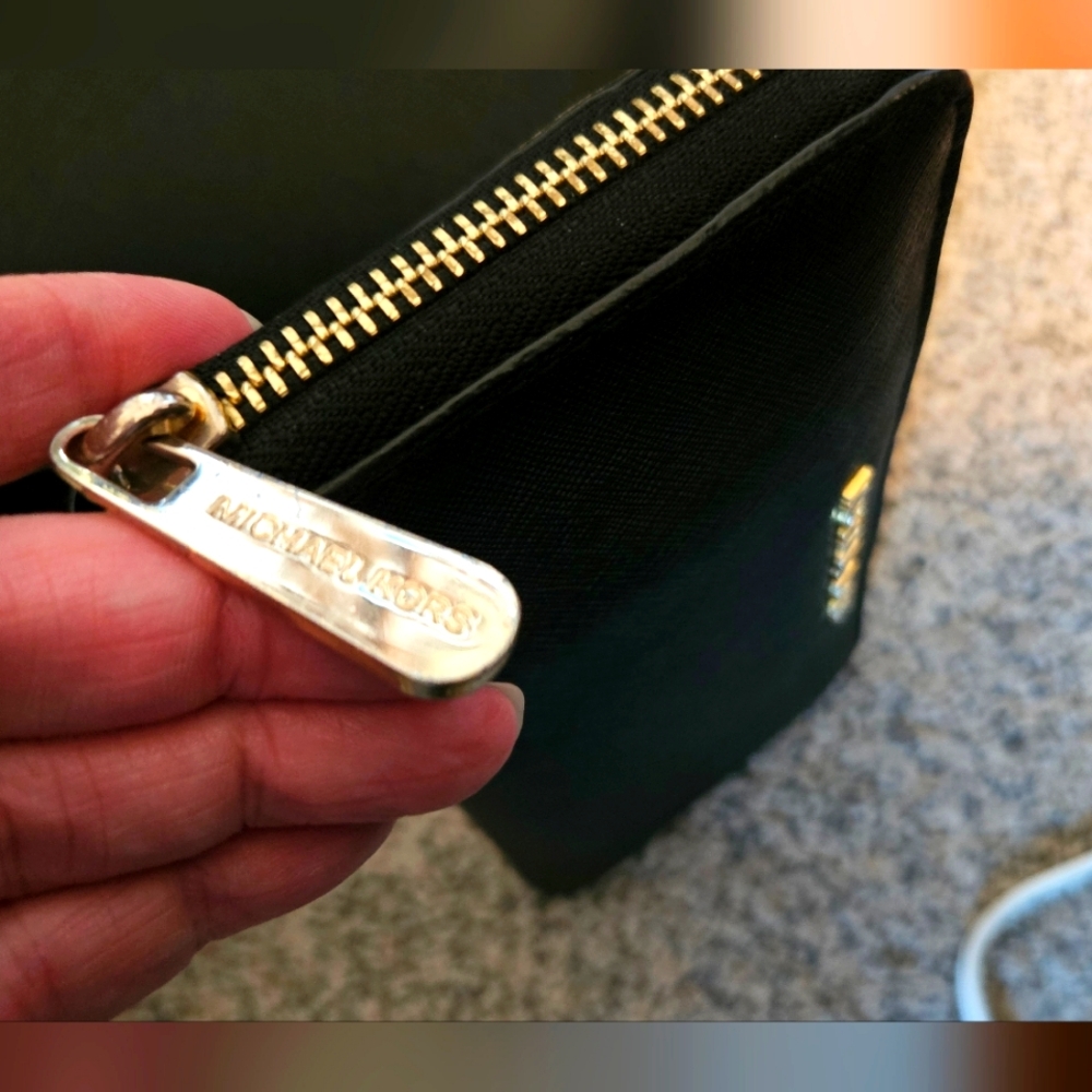 Michael Kors Bag, Wallet AND Cosmetic Bag! - Picture 9 of 13